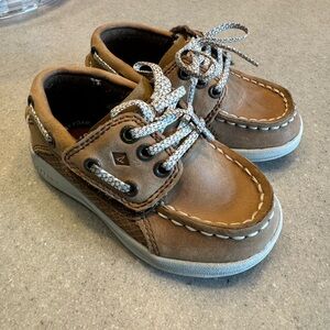 Toddler Sperry boat shoes, size 6. EUC.